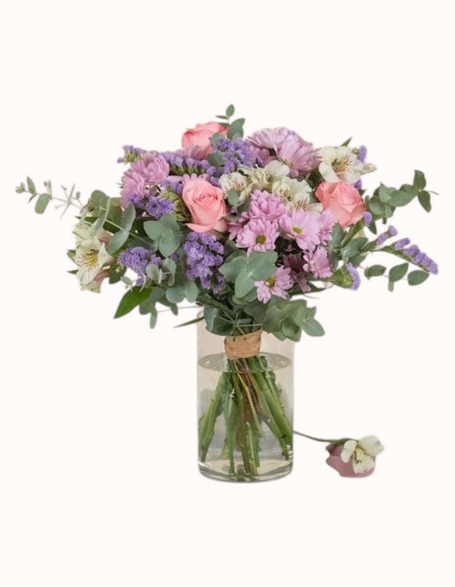 Ramo variado de flores de temporada en jarrón - Floristería Peregrina Pontevedra